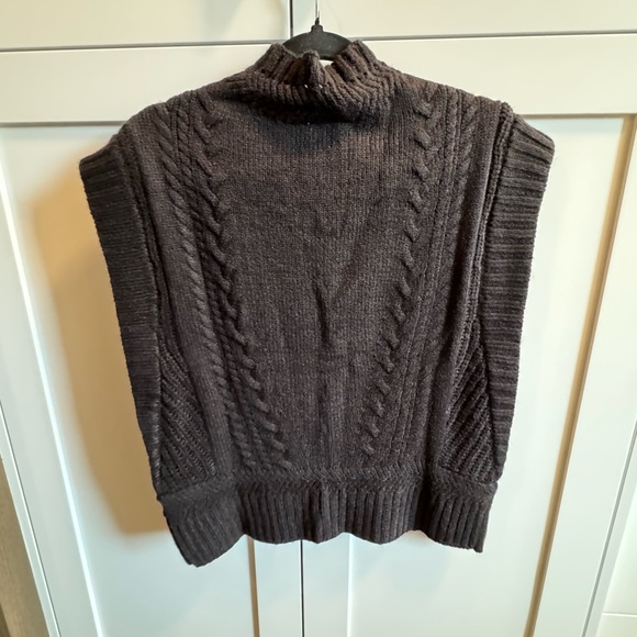 Mock neck sweater vest - Picture 3 of 6